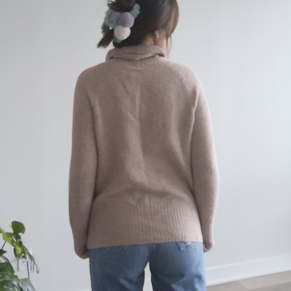 Aritzia Babaton sweater - Picture 8 of 8